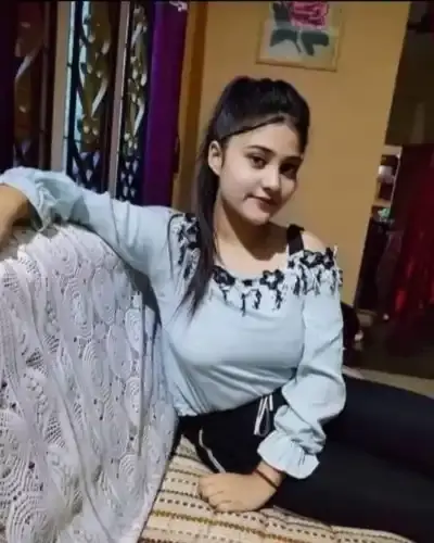 Call Girls Service in Shivaji Nagar
